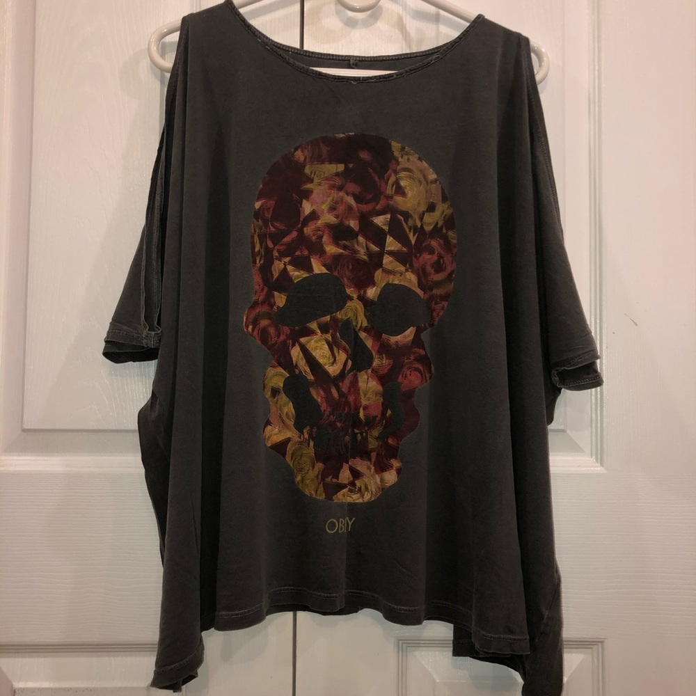 OBEY TOP